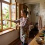 Як позбутися запаху диму в квартирі